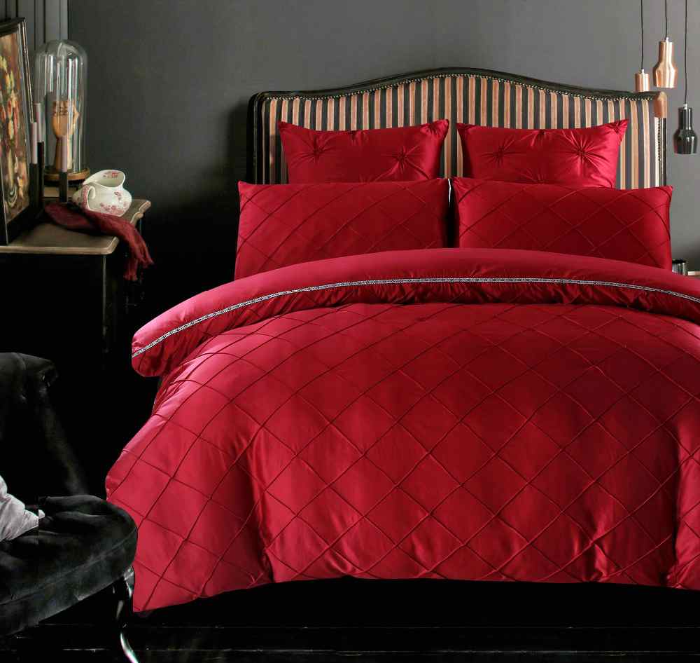 Cross Pleated Duvet Set - Red – Bedding Essentials